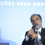 Era do conhecimento e do emburrecimento global