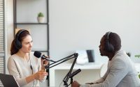 Empresas começam a investir em podcast