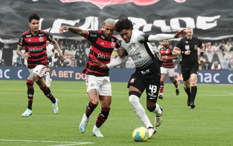 Encontro entre Flamengo e Corinthians é mais que um jogo de futebol (Foto: Lance) Encontro entre Flamengo e Corinthians é mais que um jogo de futebol (Foto: Lance)