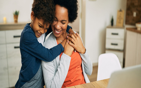 Mães que trabalham e tempo para filhos em casa ainda são dilema (Foto: StockPhoto) Mães que trabalham e tempo para filhos em casa ainda são dilema (Foto: StockPhoto)