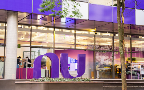 Fintech roxa pode ser chamada apenas de Nu no futuro (Foto: Nubank CreativeLab) Fintech roxa pode ser chamada apenas de Nu no futuro (Foto: Nubank CreativeLab)