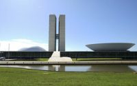 Inflar a Câmara piora a democracia
