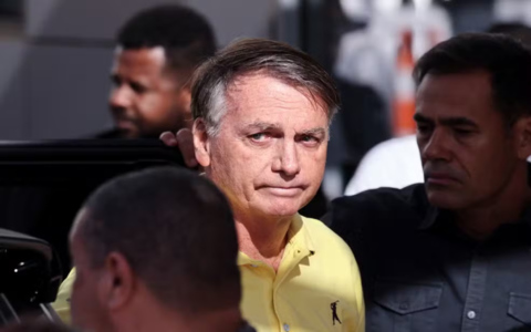 Agentes devem permanecer 24 horas dentro da casa de Jair Bolsonaro (Foto: Wiki)