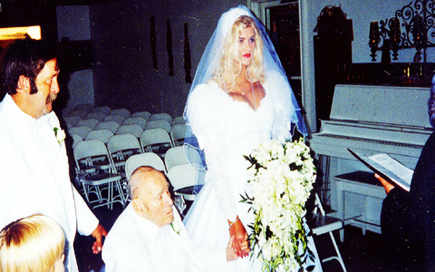 Anna Nicole Smith com o falecido magnata do petróleo J. Howard Marshall (Foto: Arquivo)