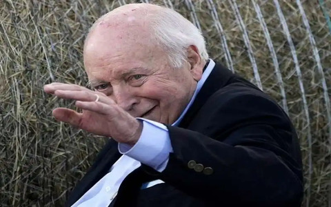 Cheney Deixou o mundo mais instável e o setor de defesa mais rico (Foto: Disgopia) Cheney Deixou o mundo mais instável e o setor de defesa mais rico (Foto: Disgopia)