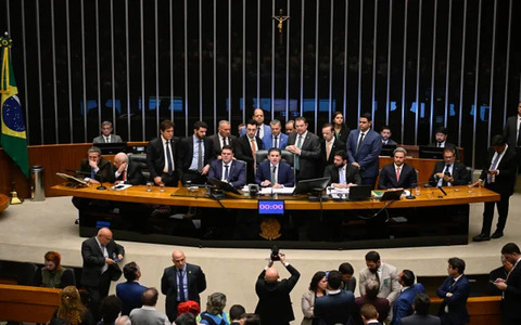 A madrugada brasiliense continua sendo o horário nobre de decisões tortas (Foto: Google) A madrugada brasiliense continua sendo o horário nobre de decisões tortas (Foto: Google)