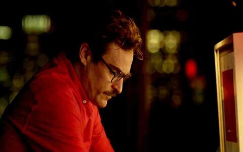 Poucos filmes envelhecem tão bem quanto Ela (Her, 2013), do diretor Spike Jonze (Foto: Wiki) Poucos filmes envelhecem tão bem quanto Ela (Her, 2013), do diretor Spike Jonze (Foto: Wiki)