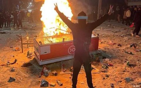 Ali Khamenei evocou o sangue derramado na fundação da República Islâmica (Foto: Wiki)