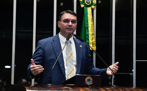  Flávio Bolsonaro decidiu não esperar o milagre cair do céu como os hebreus (Foto: Wiki)